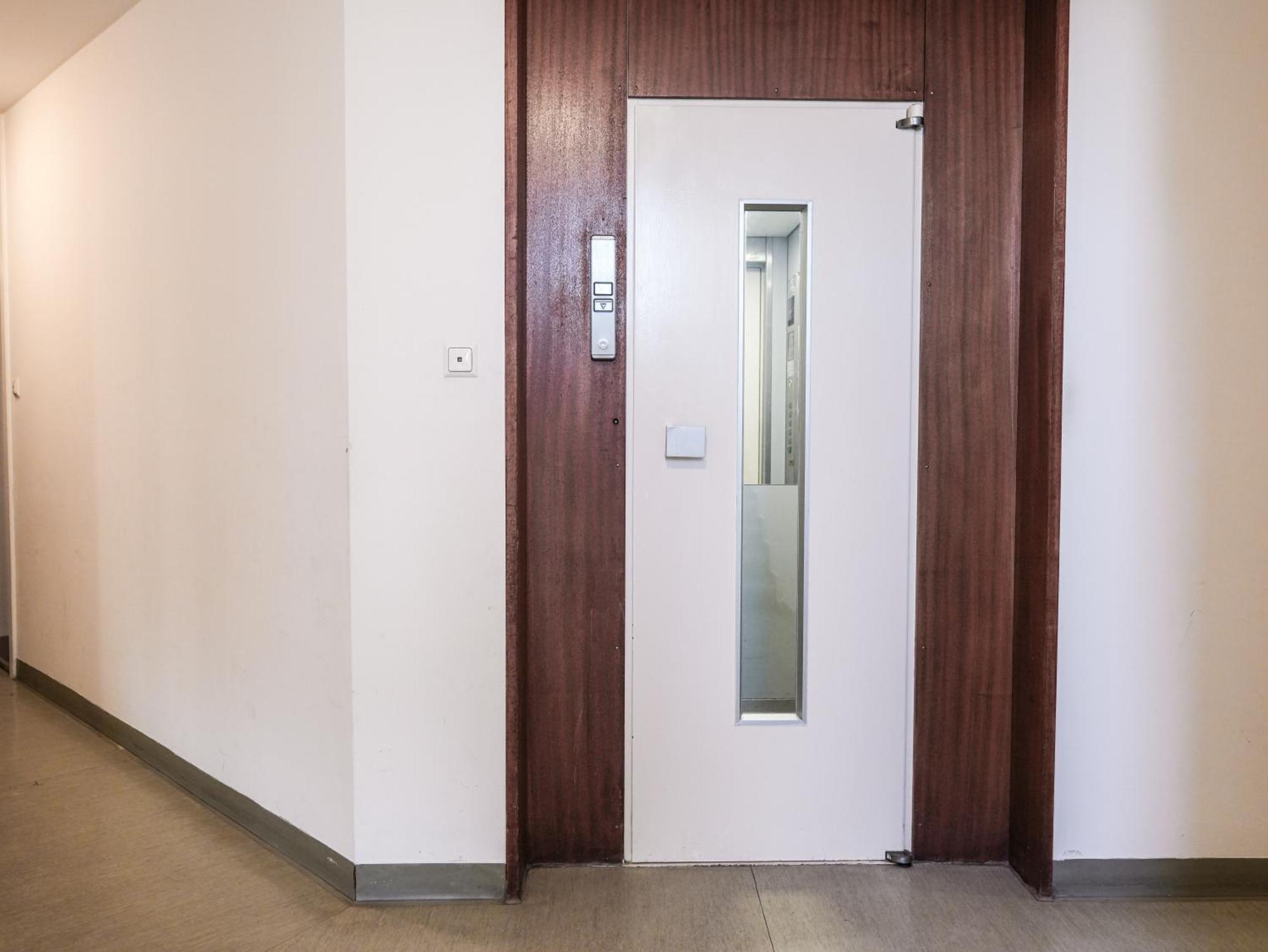 Spacious Apartments With View & Free Parking Wiener Neustadt Luaran gambar