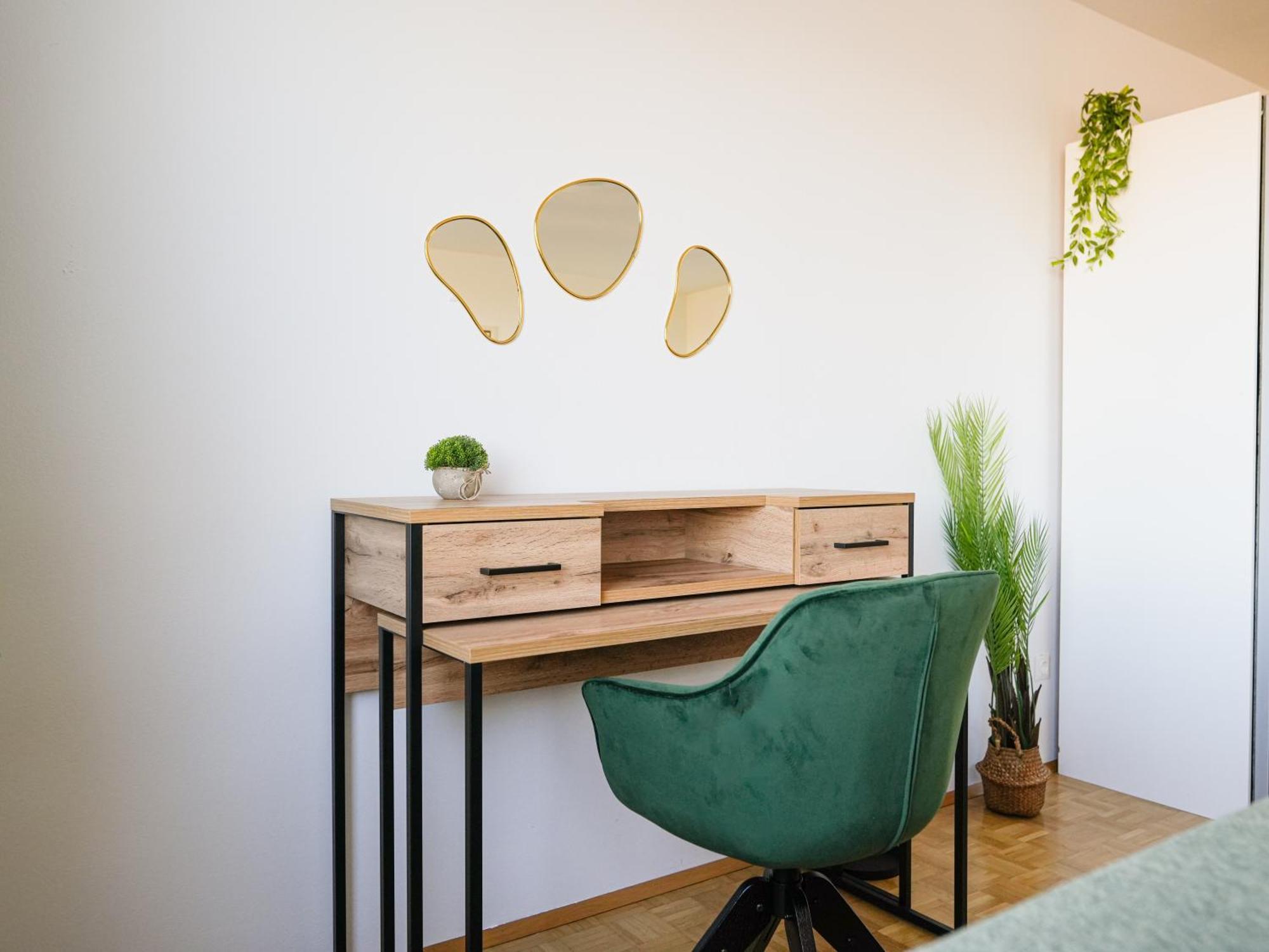 Spacious Apartments With View & Free Parking Wiener Neustadt Luaran gambar